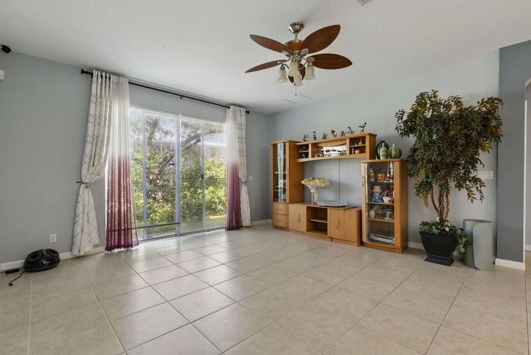 Activo con contrato: $479,500 (3 camas, 2 baños, 1936 Pies cuadrados)