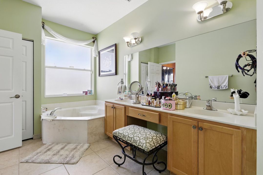 Activo con contrato: $479,500 (3 camas, 2 baños, 1936 Pies cuadrados)