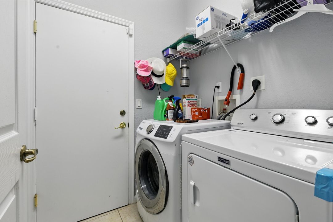 Activo con contrato: $479,500 (3 camas, 2 baños, 1936 Pies cuadrados)