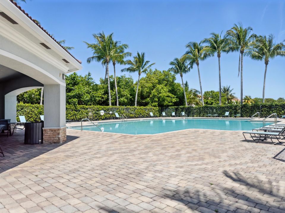 Activo con contrato: $479,500 (3 camas, 2 baños, 1936 Pies cuadrados)