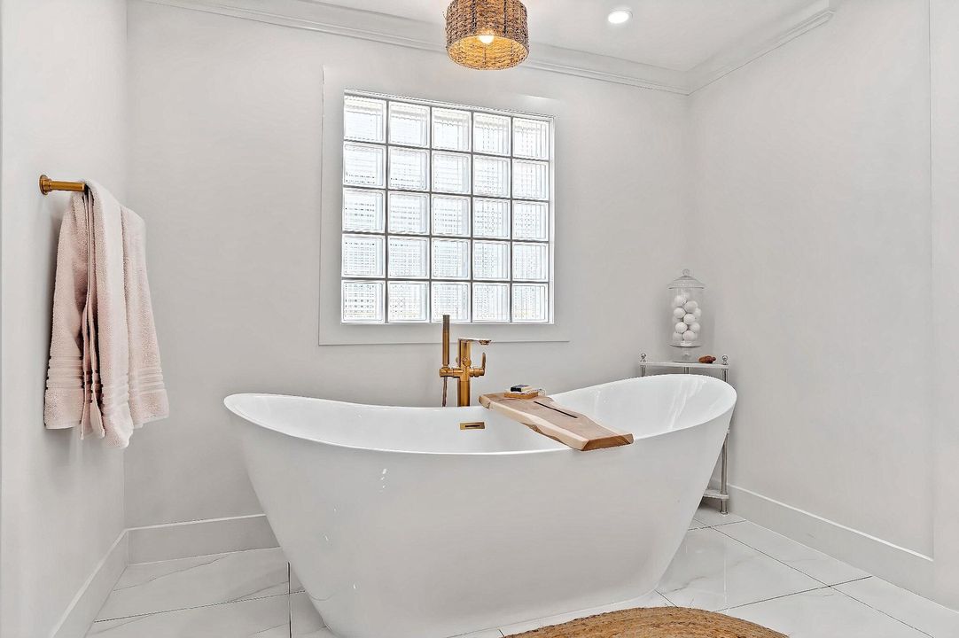 Activo con contrato: $2,999,999 (4 camas, 3 baños, 2657 Pies cuadrados)