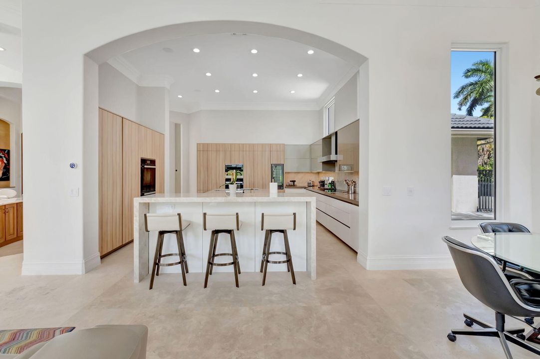 На продажу: $5,975,000 (5 спален, 6 ванн, 5912 Квадратных фут)