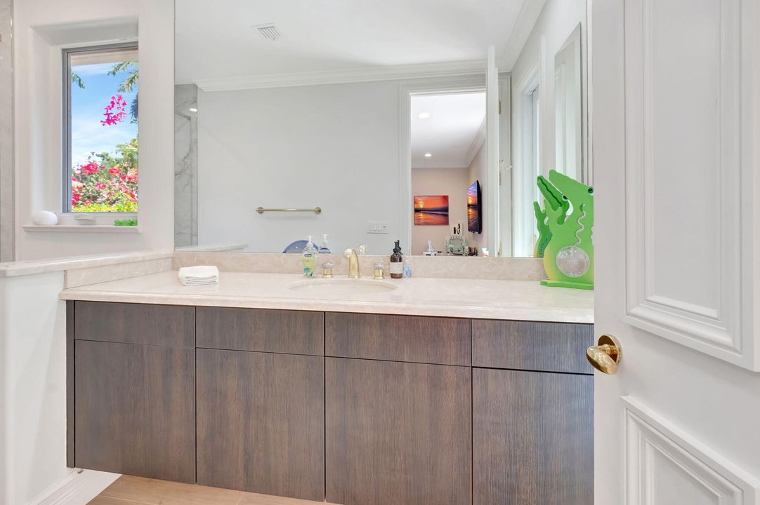 На продажу: $5,975,000 (5 спален, 6 ванн, 5912 Квадратных фут)