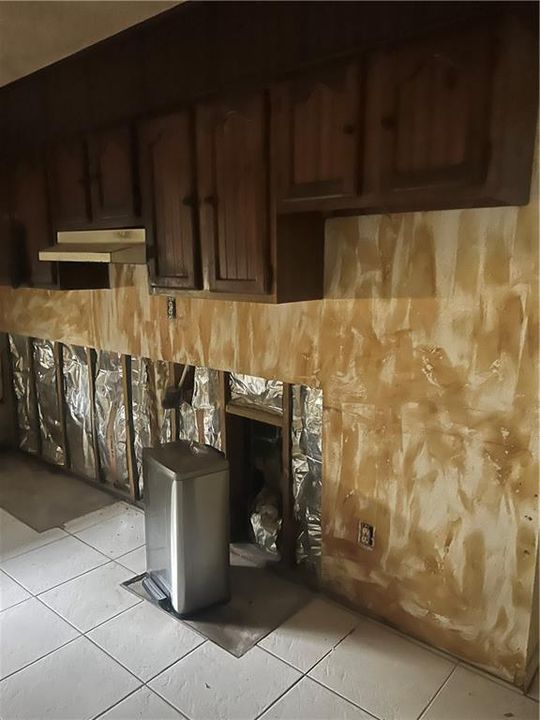 Под контрактом: $300,000 (3 спален, 2 ванн, 1812 Квадратных фут)