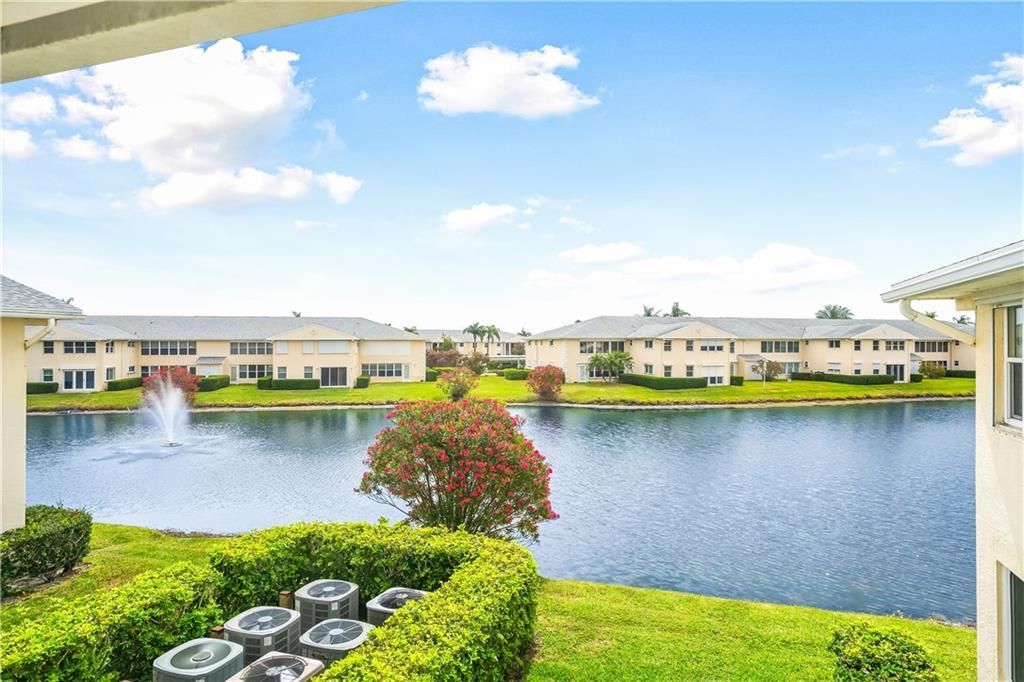 合同活跃: $139,990 (2 贝兹, 2 浴室, 1213 平方英尺)