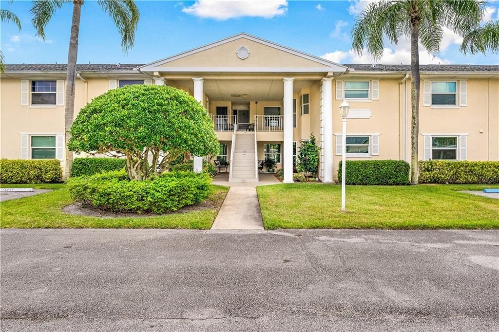 合同活跃: $139,990 (2 贝兹, 2 浴室, 1213 平方英尺)