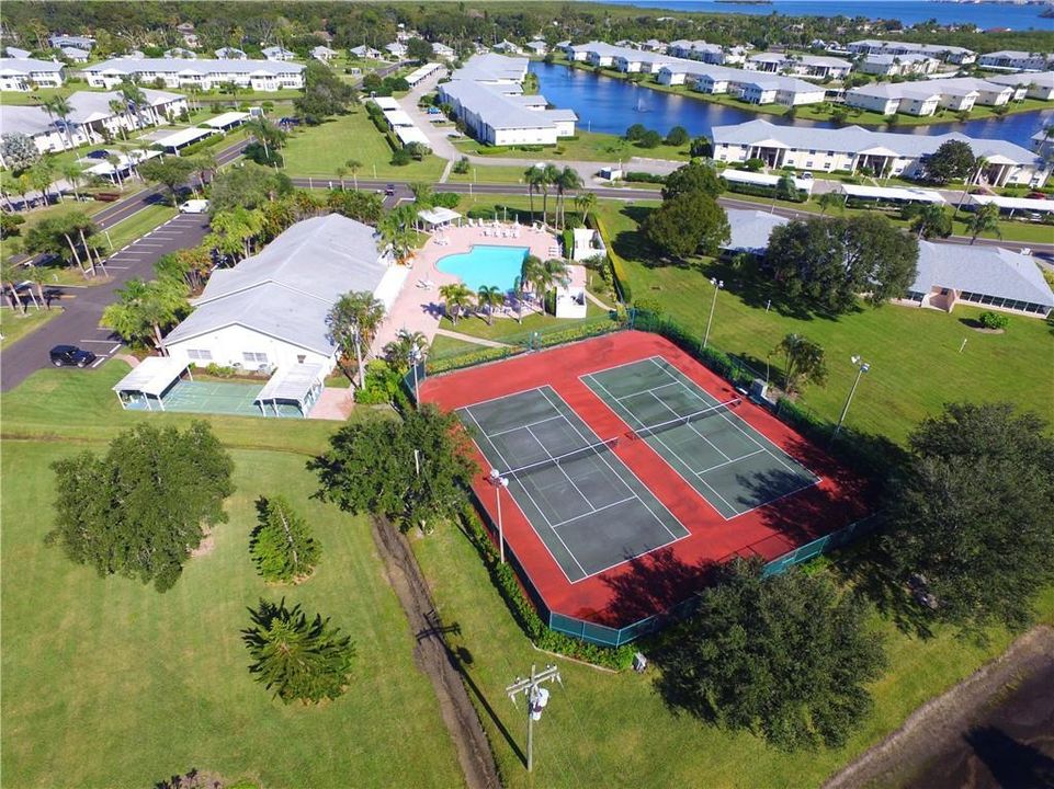 合同活跃: $139,990 (2 贝兹, 2 浴室, 1213 平方英尺)