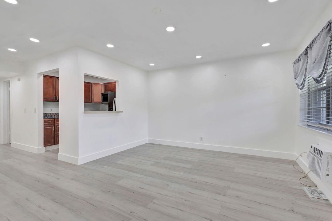 For Sale: $77,500 (1 beds, 1 baths, 570 Square Feet)