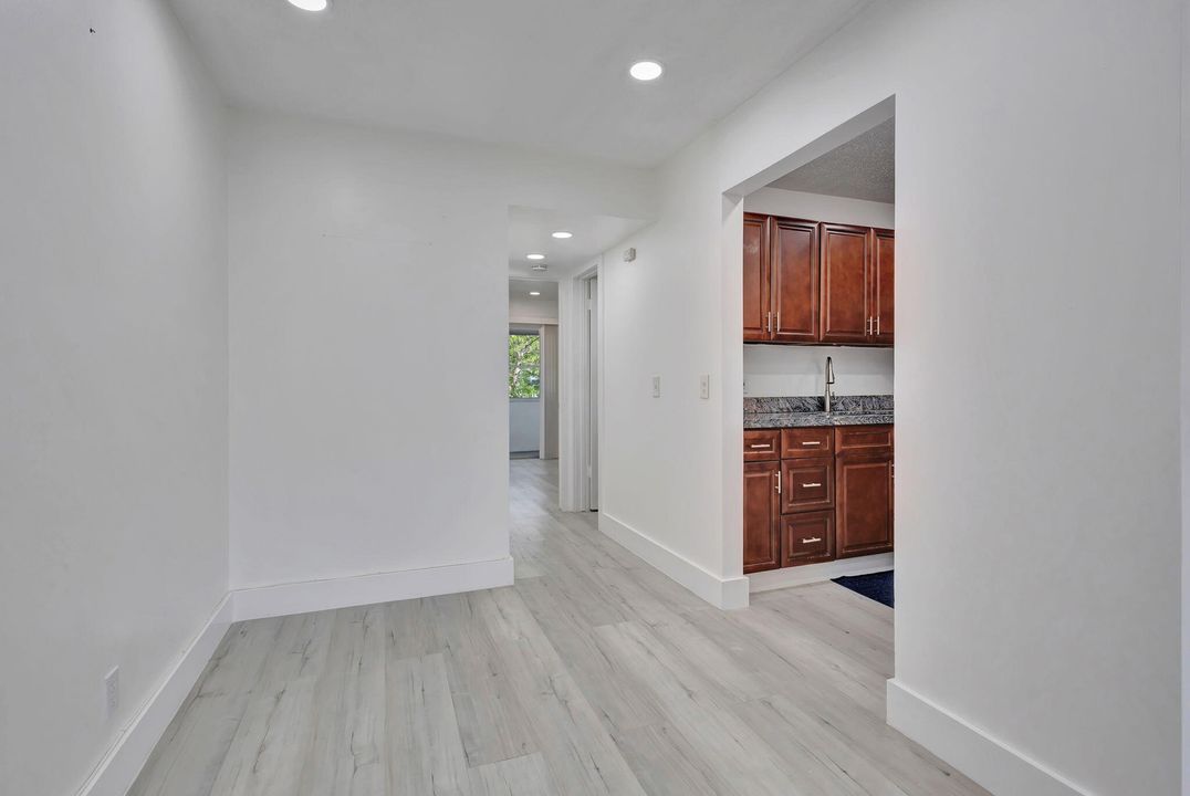 For Sale: $77,500 (1 beds, 1 baths, 570 Square Feet)