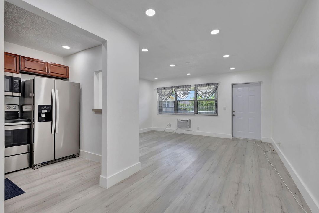 For Sale: $77,500 (1 beds, 1 baths, 570 Square Feet)