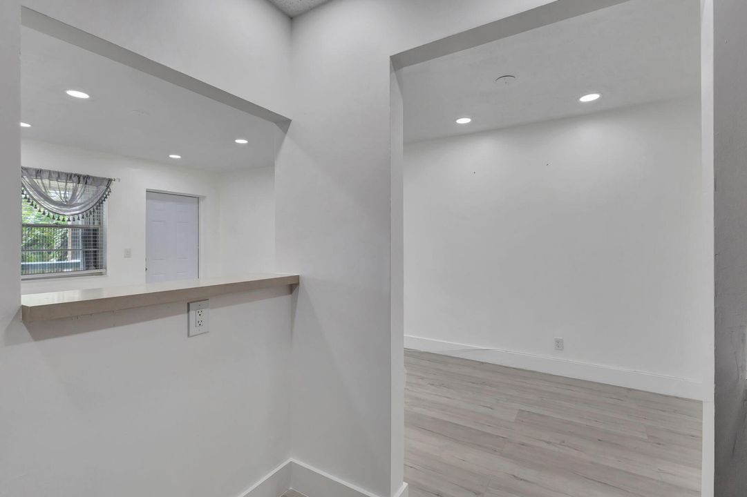 For Sale: $77,500 (1 beds, 1 baths, 570 Square Feet)