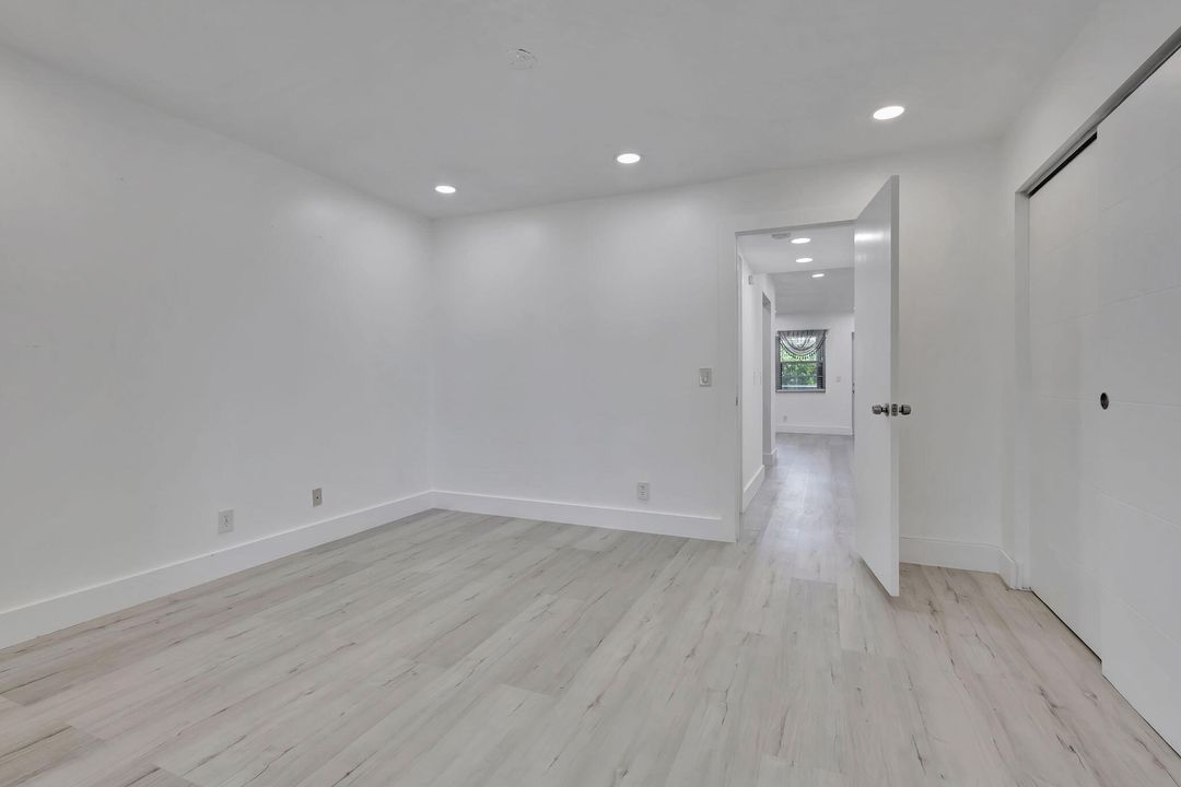 For Sale: $77,500 (1 beds, 1 baths, 570 Square Feet)