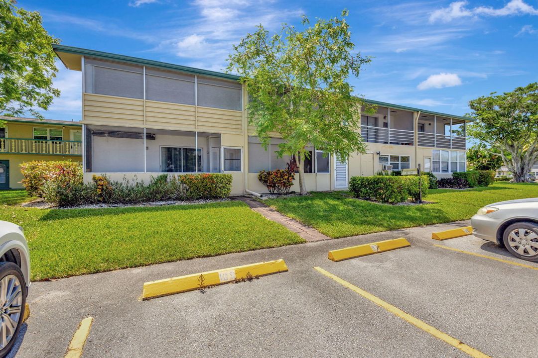 For Sale: $77,500 (1 beds, 1 baths, 570 Square Feet)