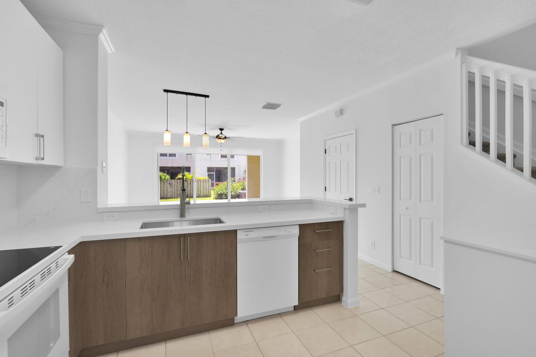 最近租的: $2,800 (3 贝兹, 2 浴室, 1570 平方英尺)