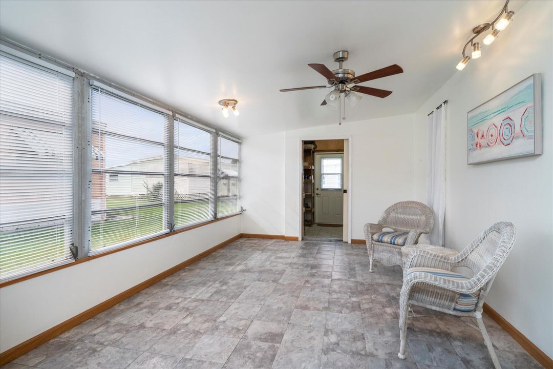 For Sale: $80,000 (2 beds, 2 baths, 1096 Square Feet)