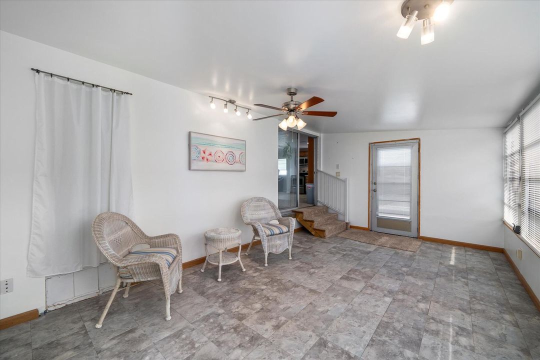 For Sale: $80,000 (2 beds, 2 baths, 1096 Square Feet)