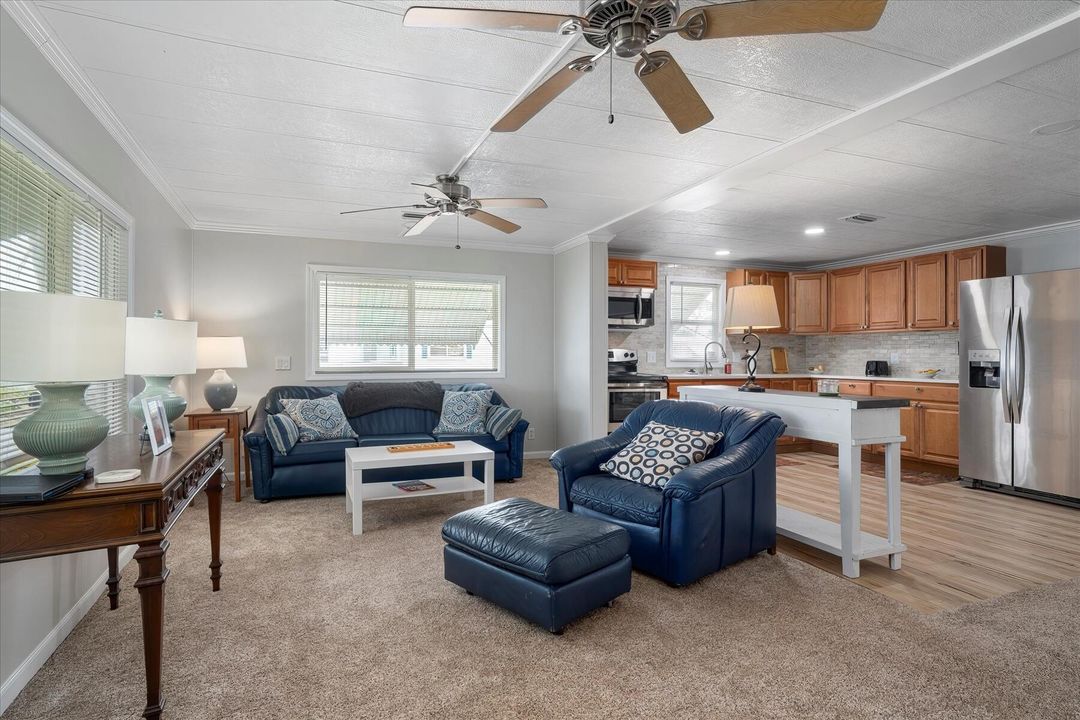 For Sale: $80,000 (2 beds, 2 baths, 1096 Square Feet)