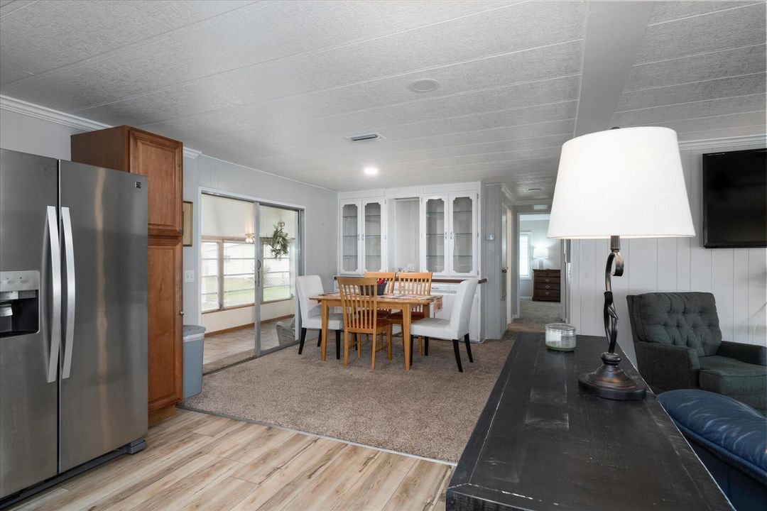 For Sale: $80,000 (2 beds, 2 baths, 1096 Square Feet)