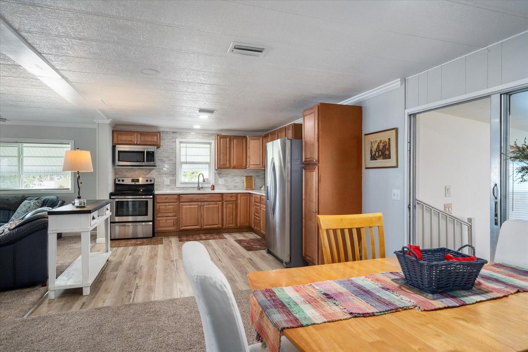 For Sale: $80,000 (2 beds, 2 baths, 1096 Square Feet)