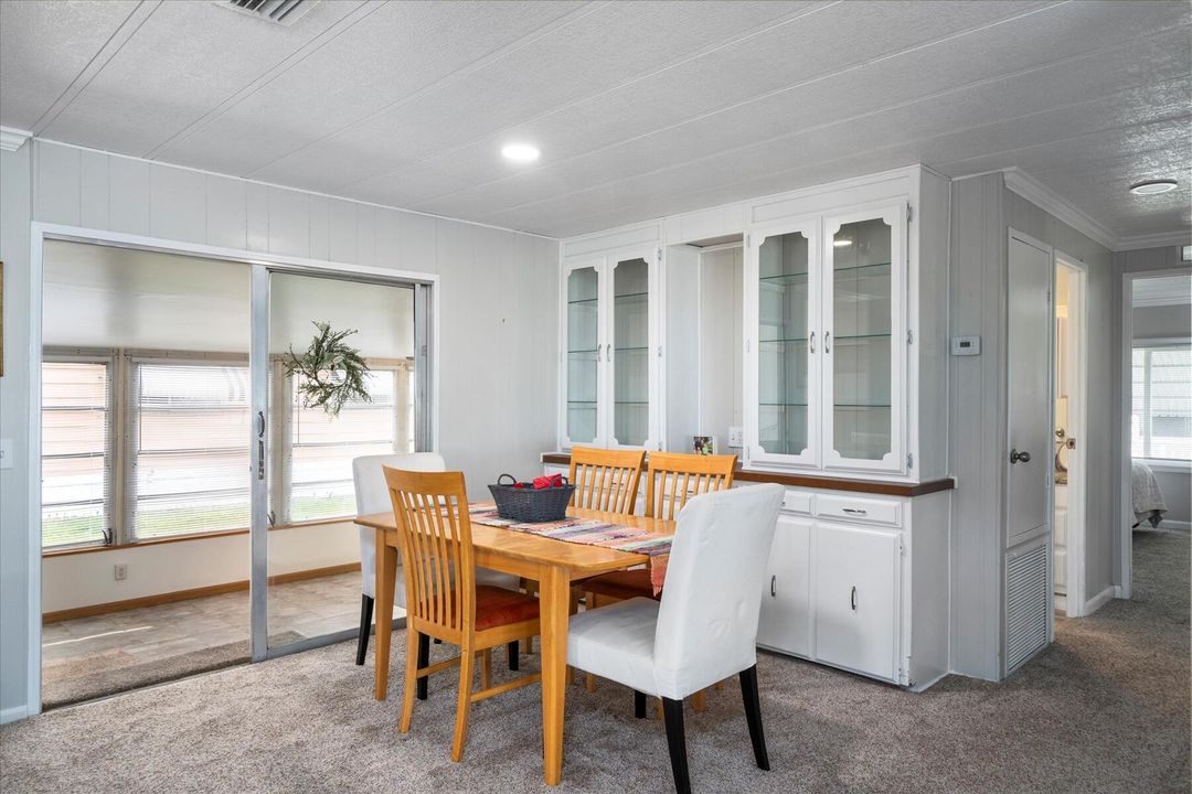 For Sale: $80,000 (2 beds, 2 baths, 1096 Square Feet)