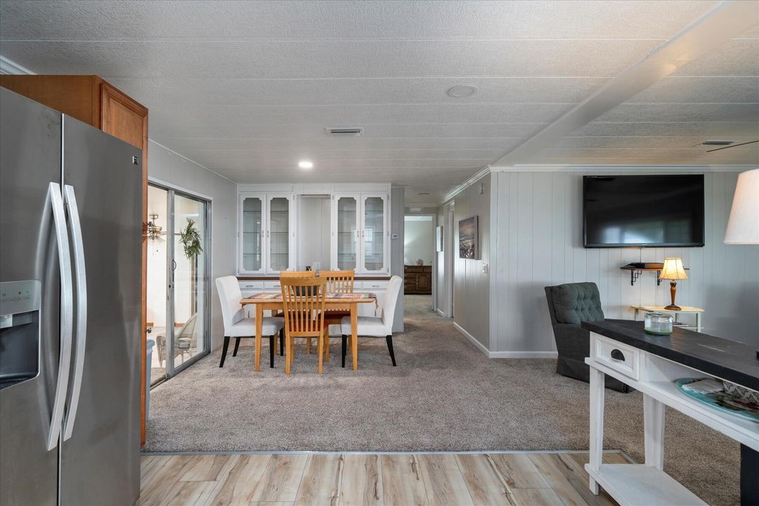 For Sale: $80,000 (2 beds, 2 baths, 1096 Square Feet)