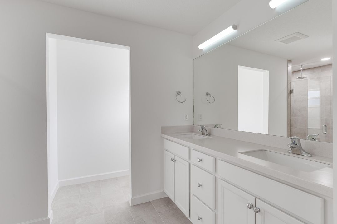 合同活跃: $374,900 (4 贝兹, 2 浴室, 1882 平方英尺)