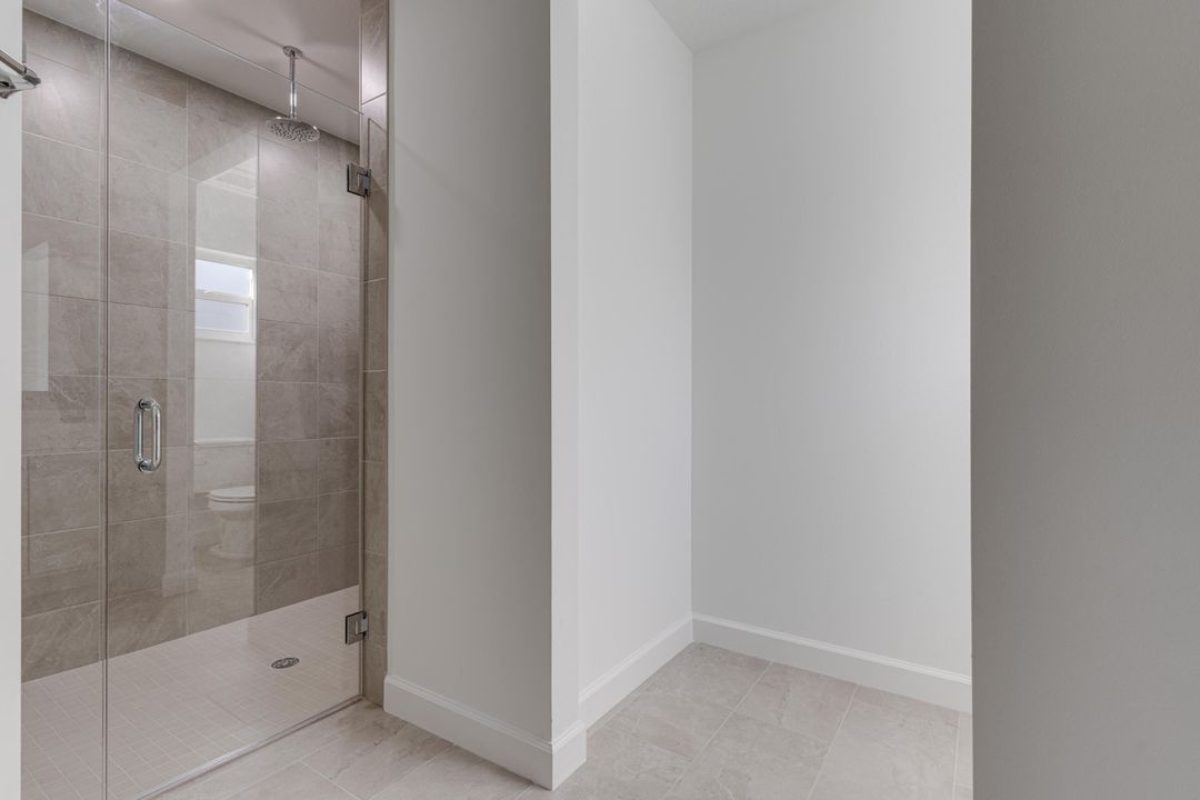 合同活跃: $374,900 (4 贝兹, 2 浴室, 1882 平方英尺)