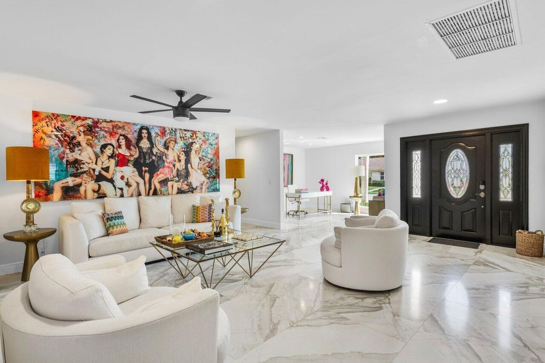 合同活跃: $13,500 (4 贝兹, 4 浴室, 3147 平方英尺)