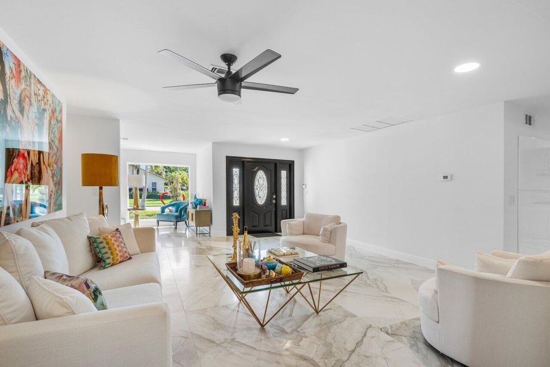 合同活跃: $13,500 (4 贝兹, 4 浴室, 3147 平方英尺)