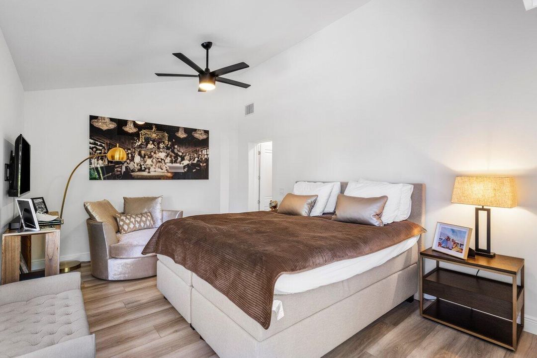 合同活跃: $13,500 (4 贝兹, 4 浴室, 3147 平方英尺)