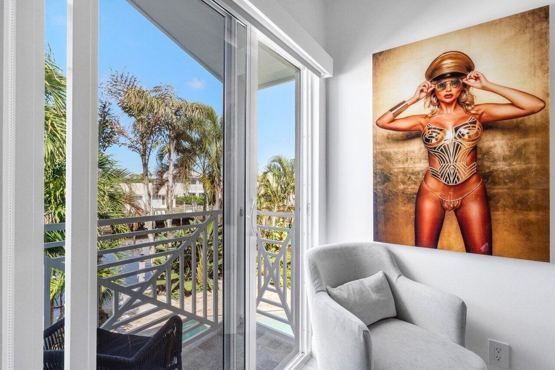 合同活跃: $13,500 (4 贝兹, 4 浴室, 3147 平方英尺)