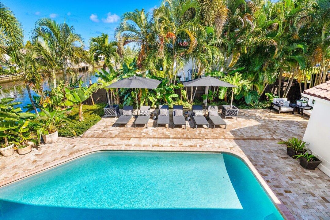 合同活跃: $13,500 (4 贝兹, 4 浴室, 3147 平方英尺)