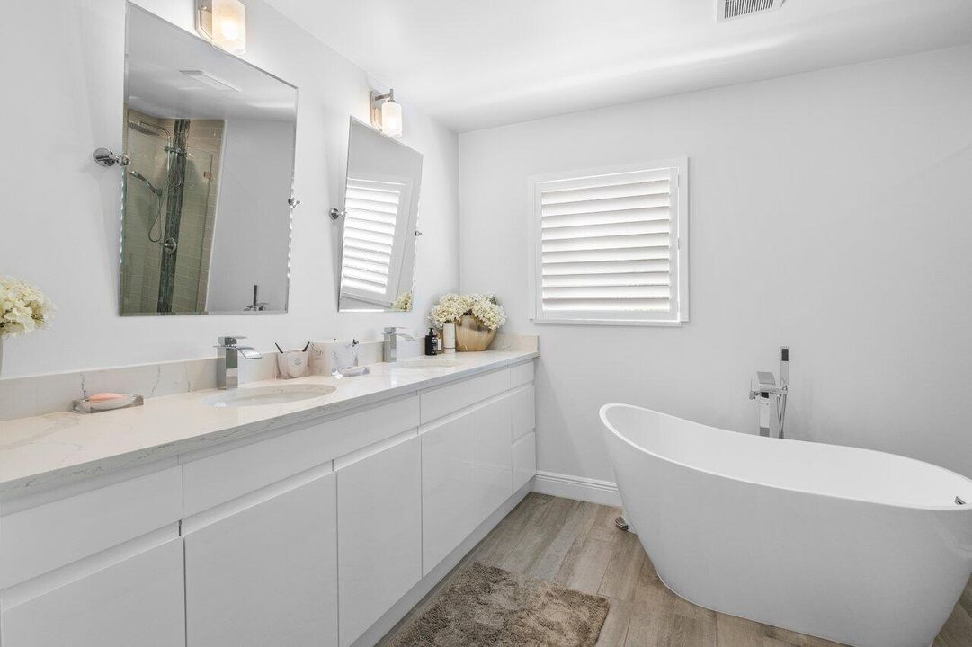 合同活跃: $13,500 (4 贝兹, 4 浴室, 3147 平方英尺)