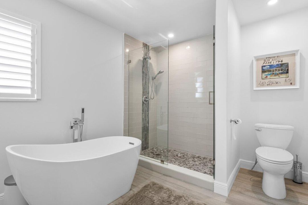 合同活跃: $13,500 (4 贝兹, 4 浴室, 3147 平方英尺)