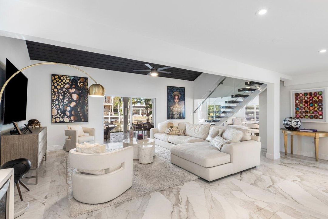 合同活跃: $13,500 (4 贝兹, 4 浴室, 3147 平方英尺)