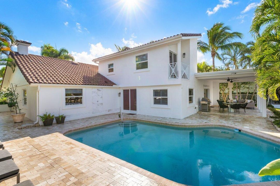 合同活跃: $13,500 (4 贝兹, 4 浴室, 3147 平方英尺)