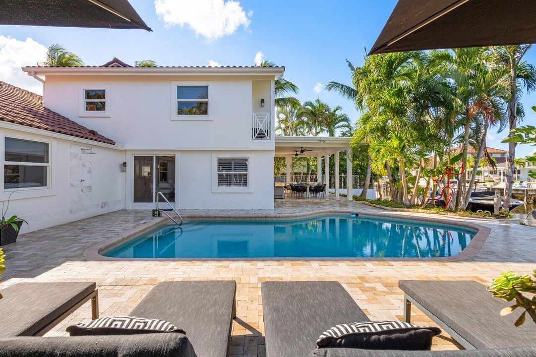 合同活跃: $13,500 (4 贝兹, 4 浴室, 3147 平方英尺)