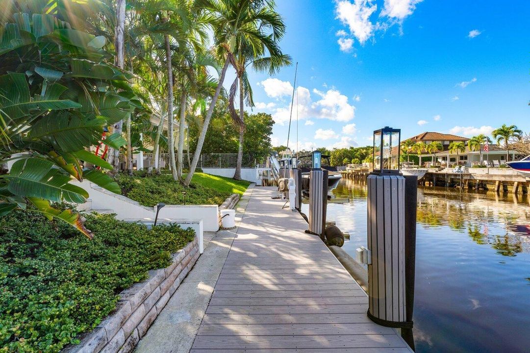 合同活跃: $13,500 (4 贝兹, 4 浴室, 3147 平方英尺)