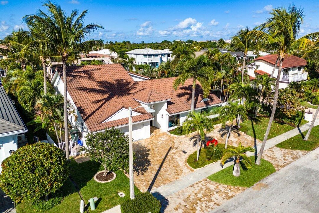 合同活跃: $13,500 (4 贝兹, 4 浴室, 3147 平方英尺)