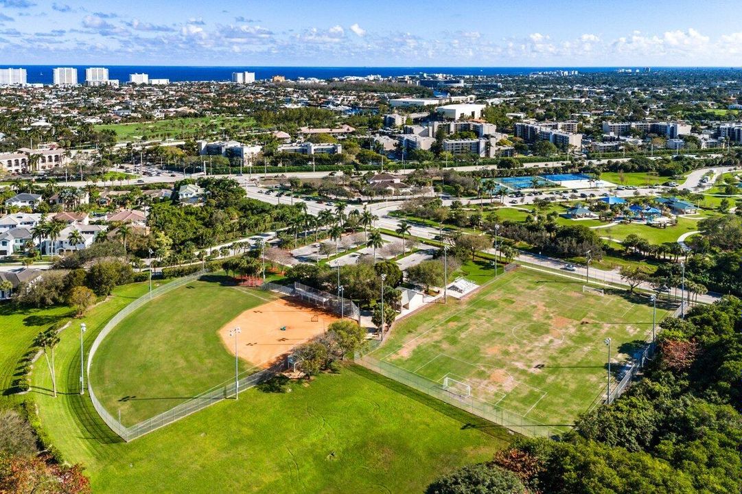 合同活跃: $13,500 (4 贝兹, 4 浴室, 3147 平方英尺)