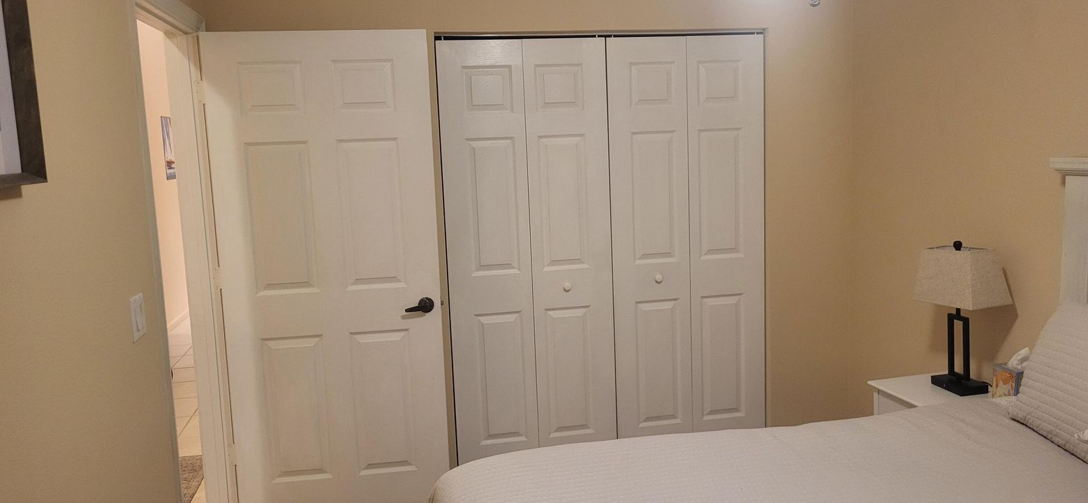 For Sale: $325,000 (2 beds, 2 baths, 1259 Square Feet)