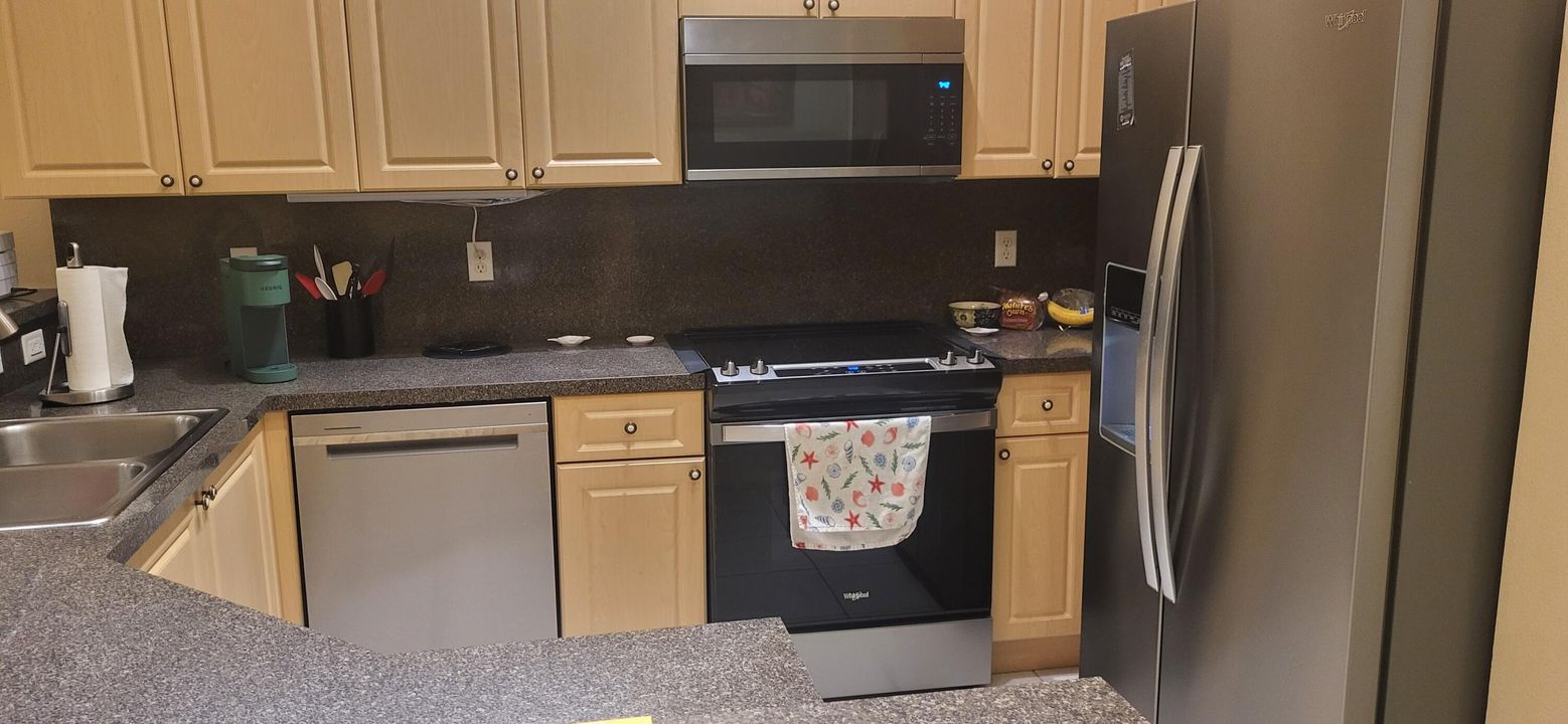 For Sale: $325,000 (2 beds, 2 baths, 1259 Square Feet)