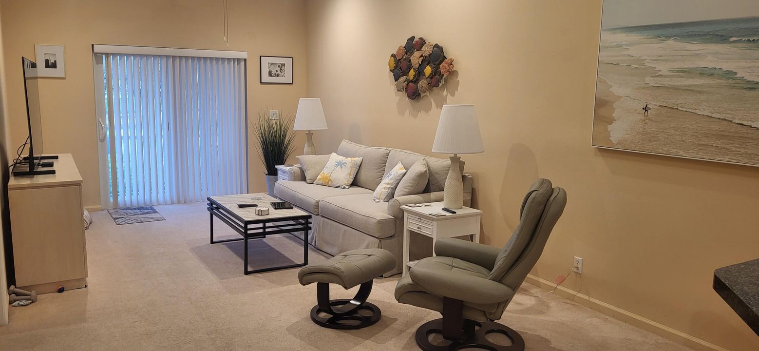 For Sale: $325,000 (2 beds, 2 baths, 1259 Square Feet)