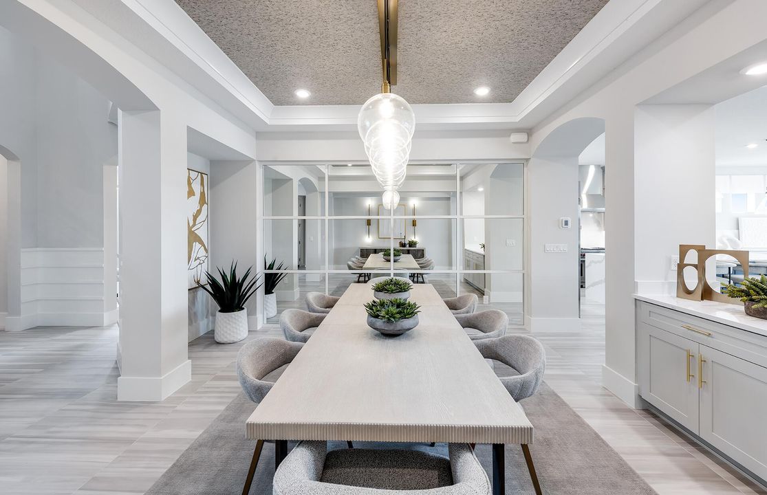 Active With Contract: $4,668,485 (5 beds, 6 baths, 5427 Square Feet)