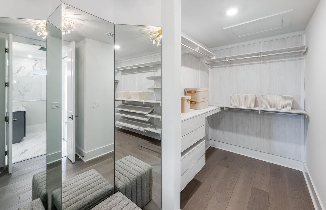 Active With Contract: $4,668,485 (5 beds, 6 baths, 5427 Square Feet)