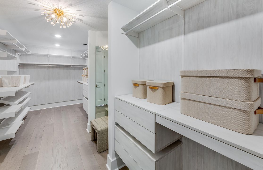 Active With Contract: $4,668,485 (5 beds, 6 baths, 5427 Square Feet)