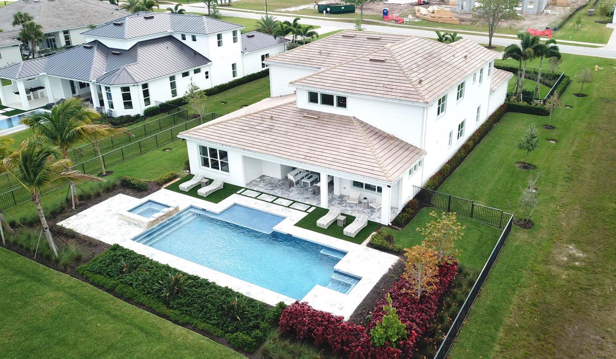 Active With Contract: $4,668,485 (5 beds, 6 baths, 5427 Square Feet)