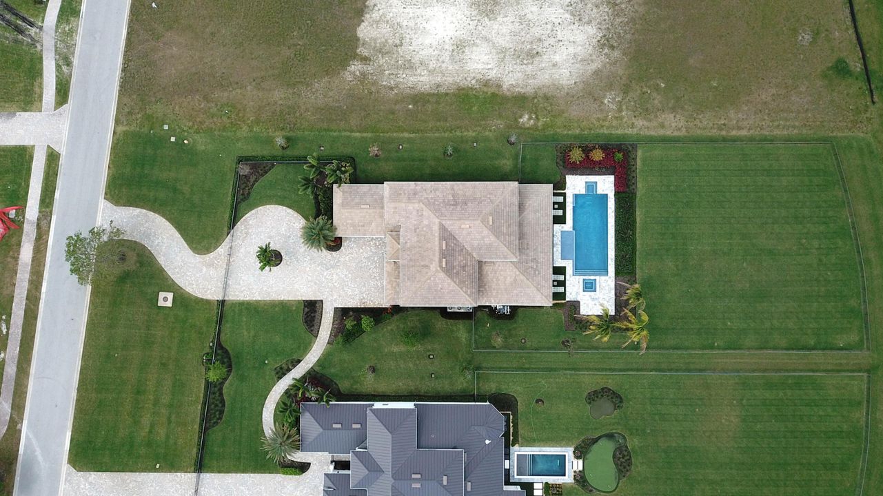 Active With Contract: $4,668,485 (5 beds, 6 baths, 5427 Square Feet)