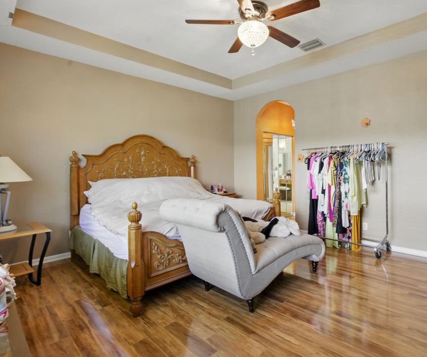 Activo con contrato: $479,500 (3 camas, 2 baños, 1936 Pies cuadrados)