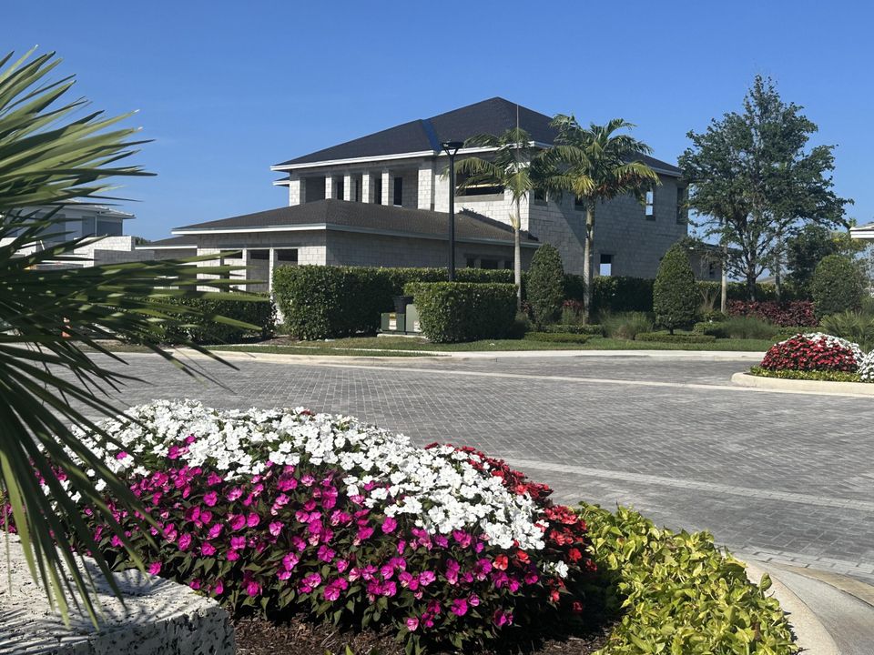 Active With Contract: $3,697,631 (5 beds, 6 baths, 6033 Square Feet)